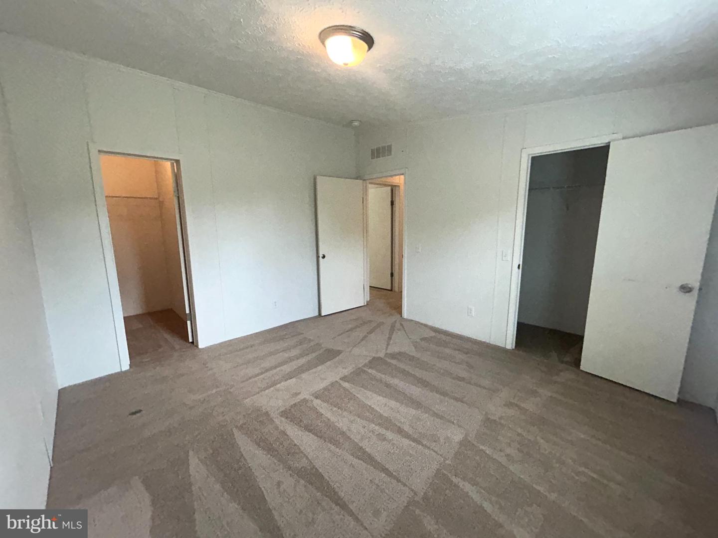 23221 Independence Rd Property Photo 16