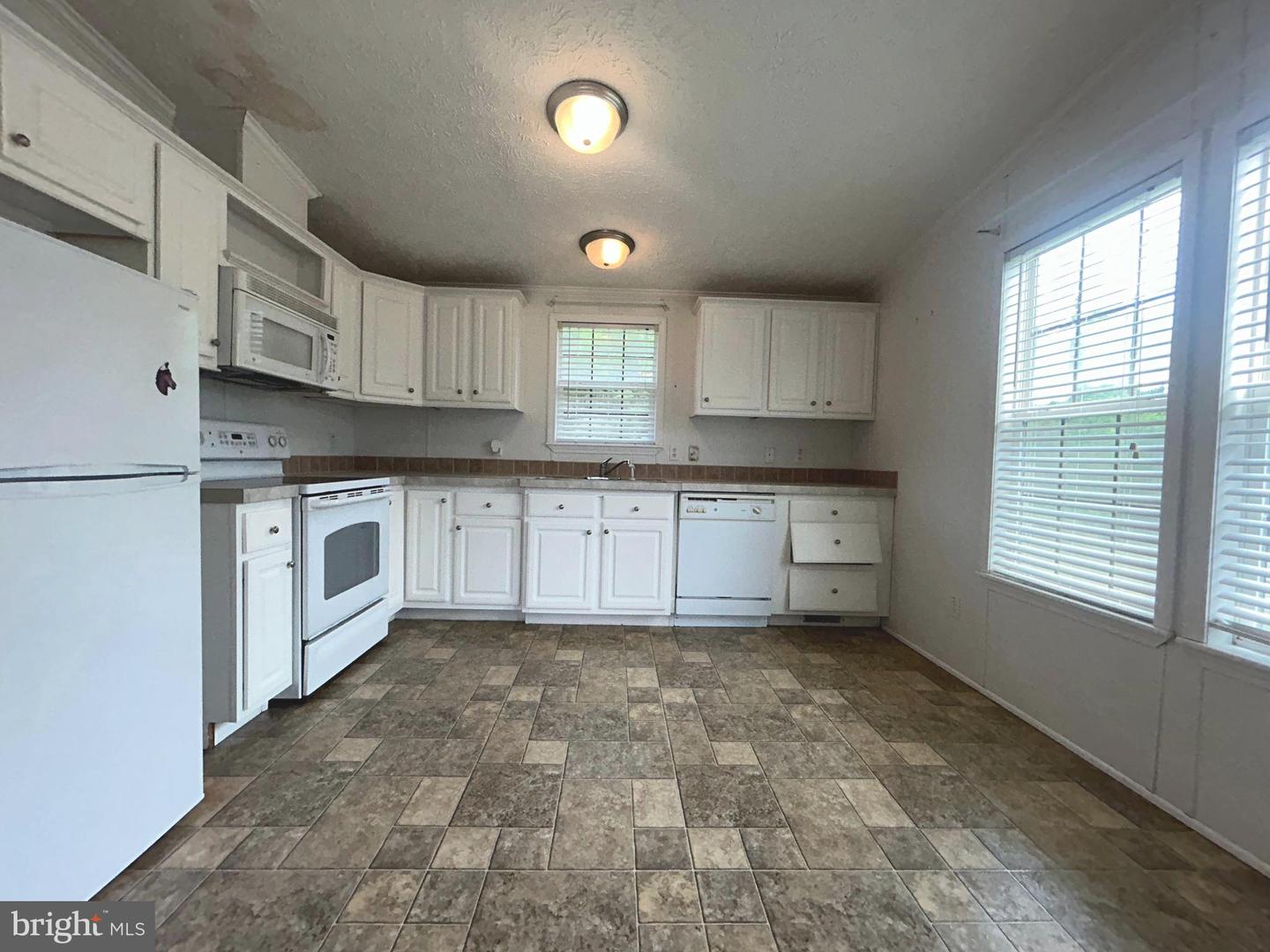 23221 Independence Rd Property Photo 28