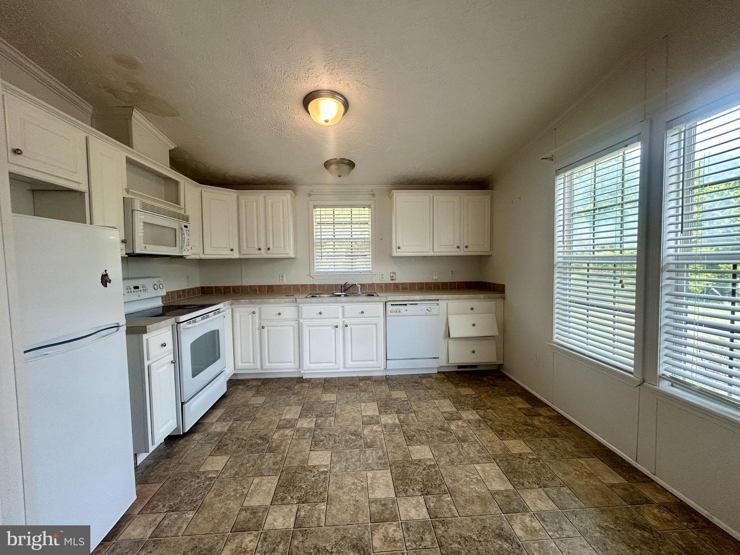 23221 Independence Rd Property Photo 49