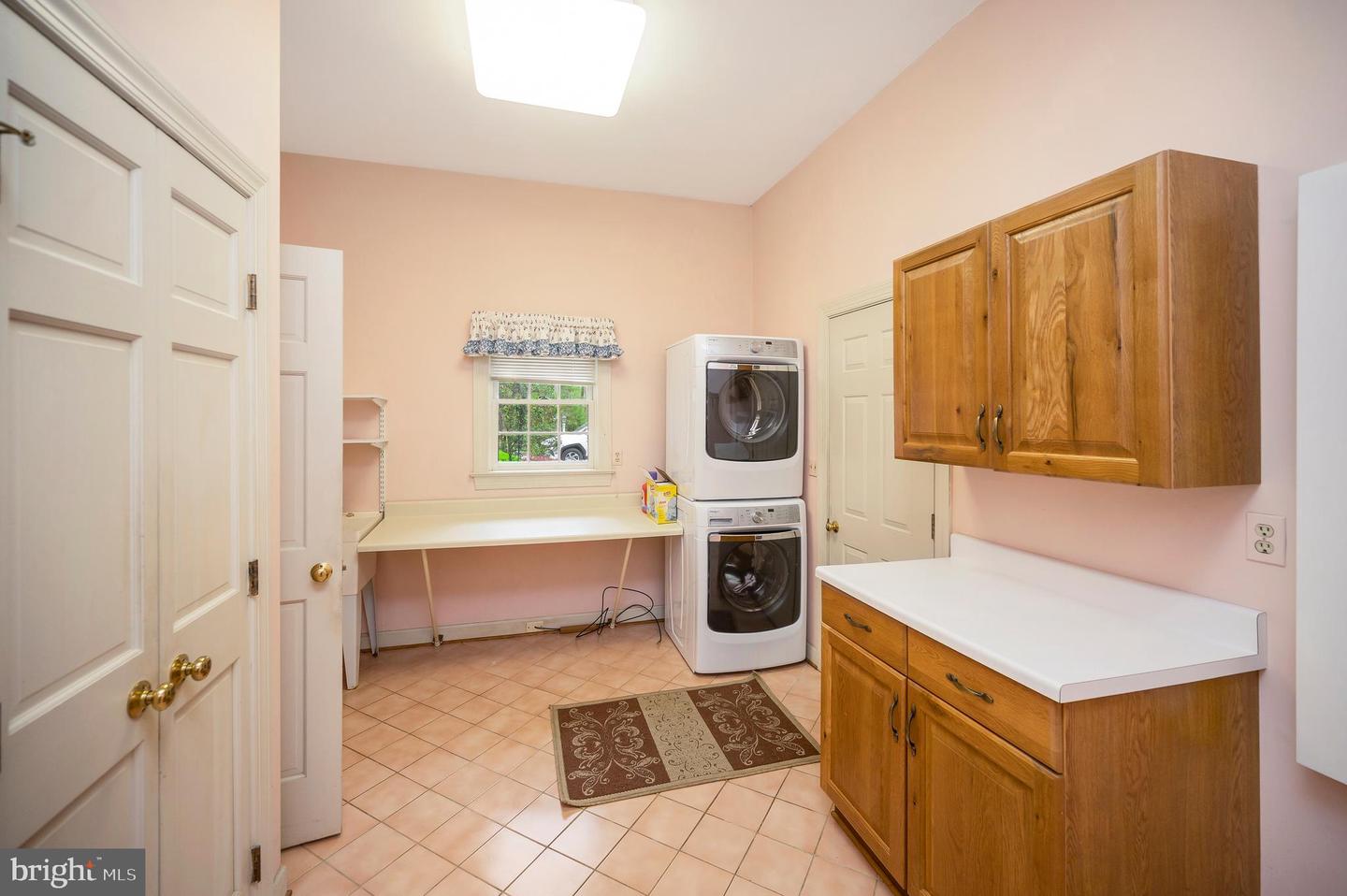 141 Larkspur Ln Property Photo 26