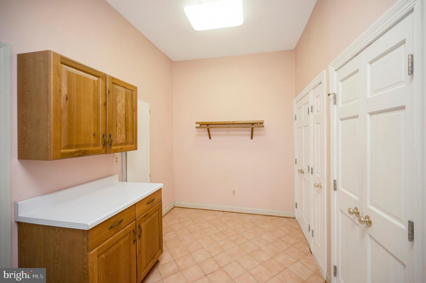 141 Larkspur Ln Property Photo 27
