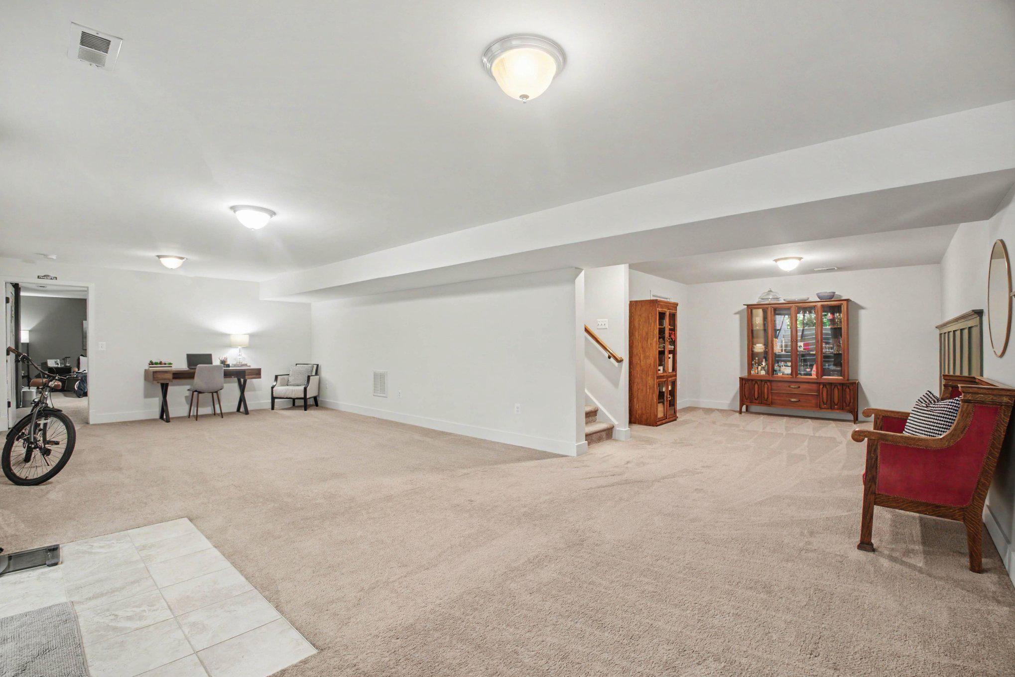 2425 Edgewood Dr Property Photo 39