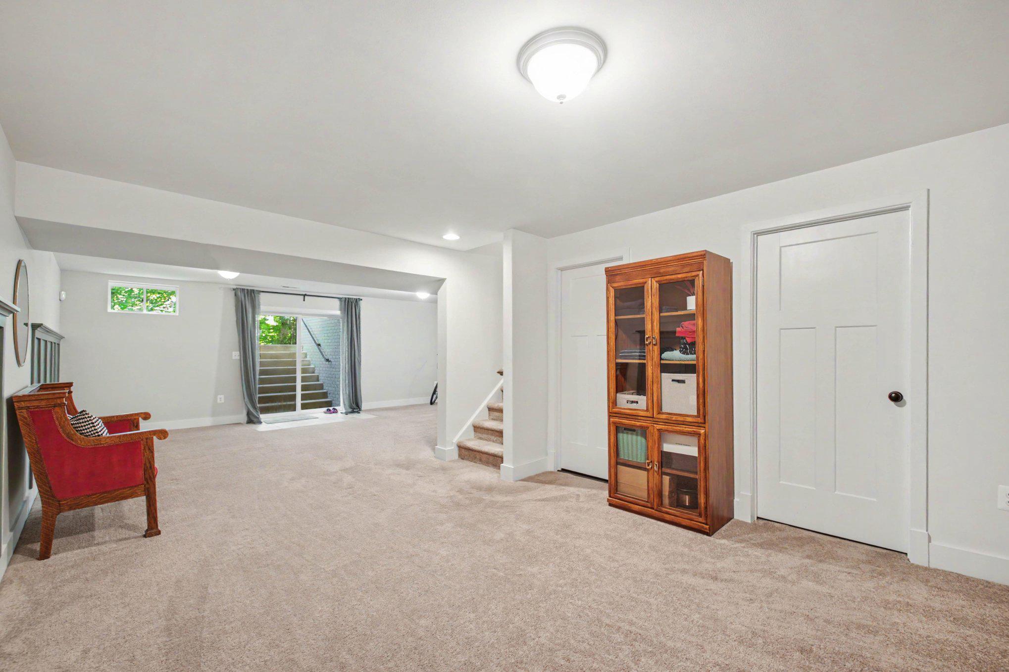 2425 Edgewood Dr Property Photo 40