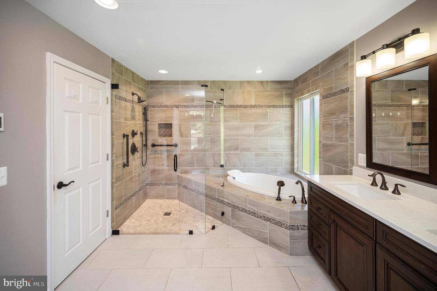 110 Lee Cir Property Photo 32