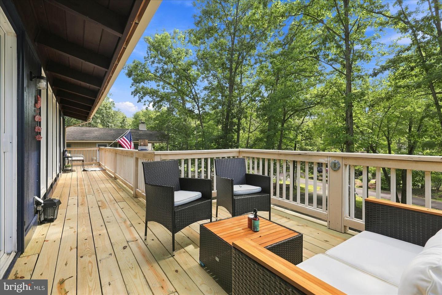 405 Cornwallis Ave Property Photo 2