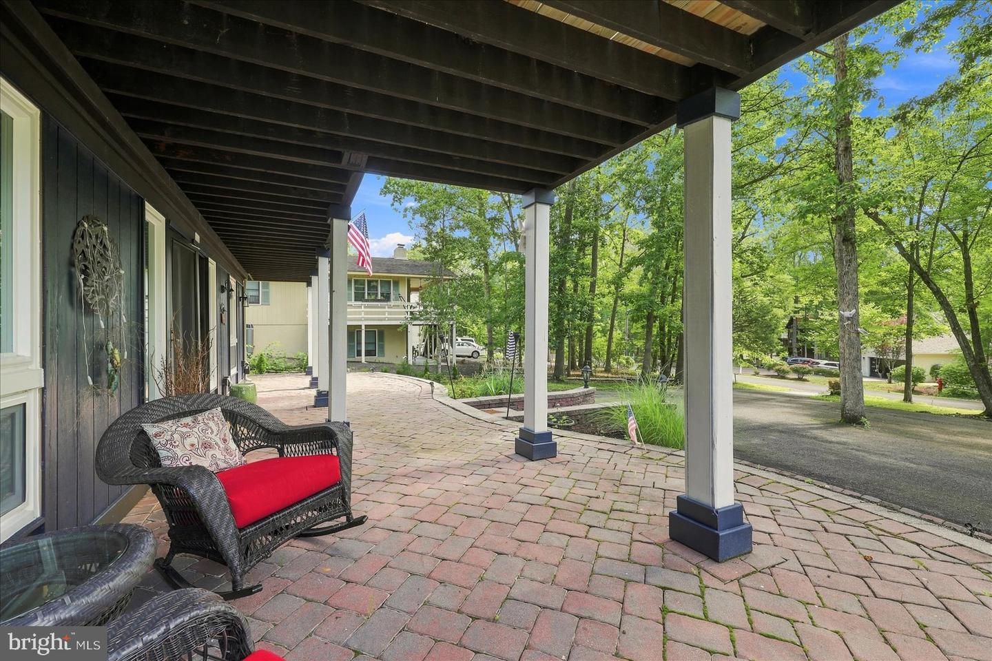 405 Cornwallis Ave Property Photo 28