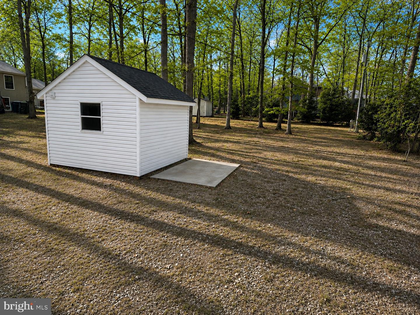 1238 Lakeview Pkwy Property Photo 2