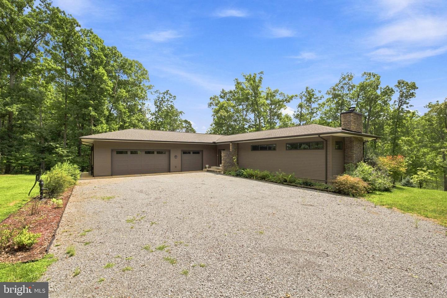20492 Shore Dr Property Photo 2