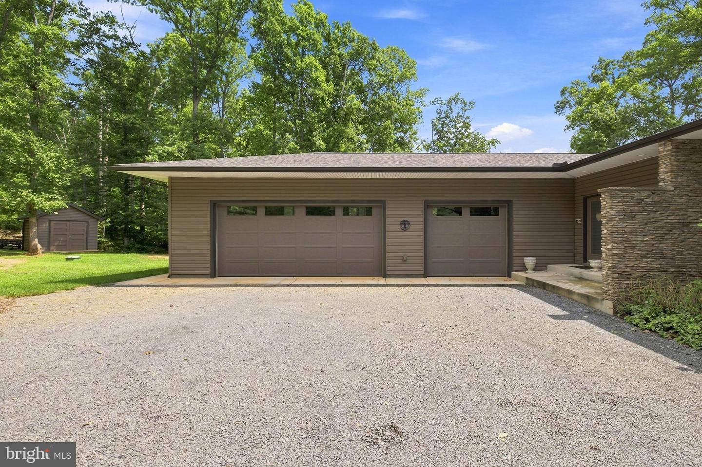 20492 Shore Dr Property Photo 3