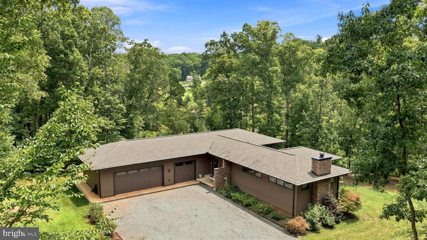 20492 Shore Dr Property Photo 5