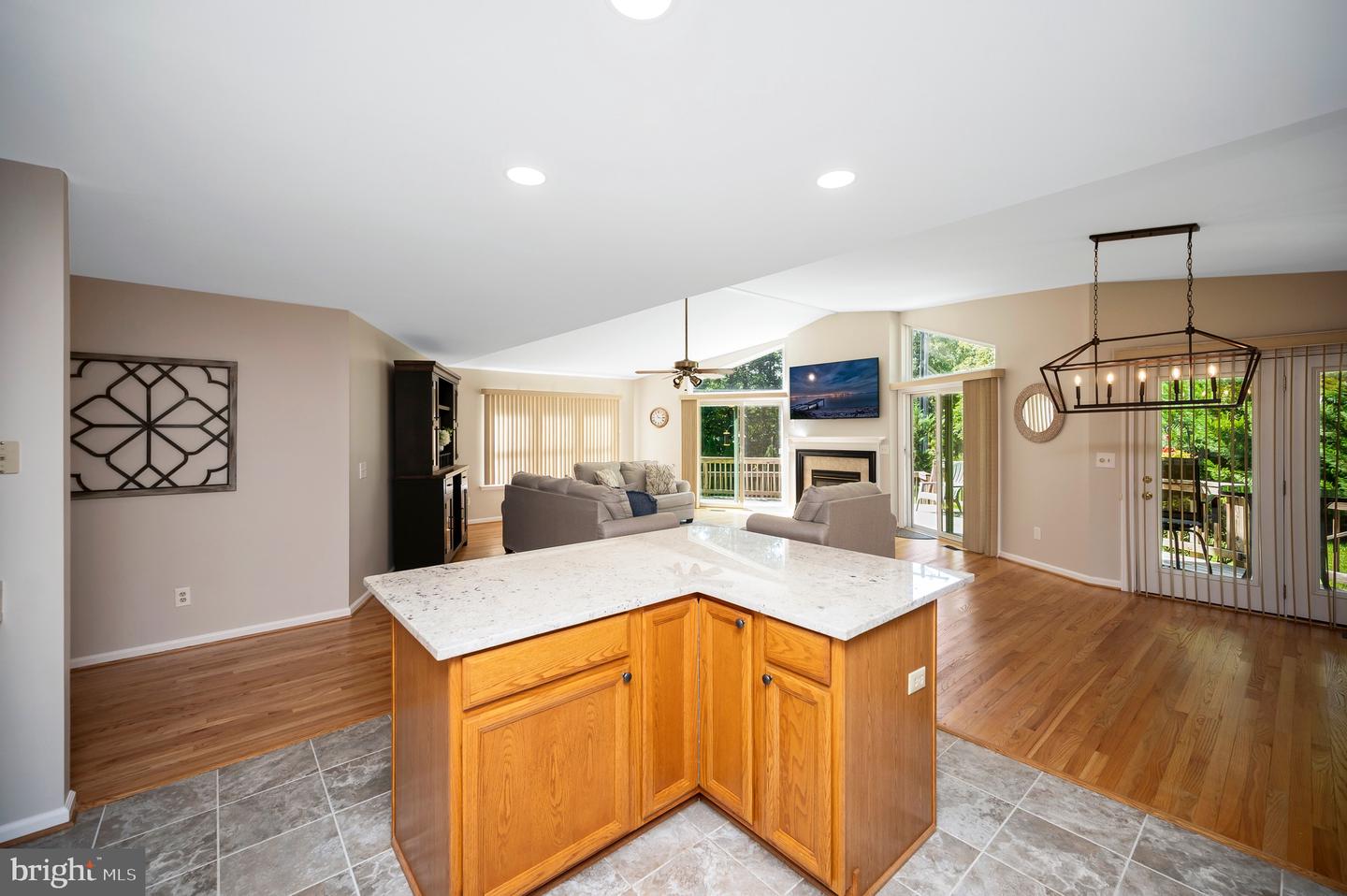 405 Constitution Blvd Property Photo 16