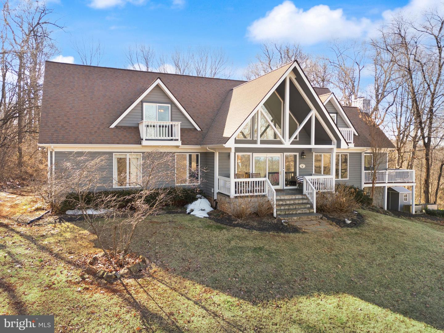 8089 Moormont Rd Property Photo 3