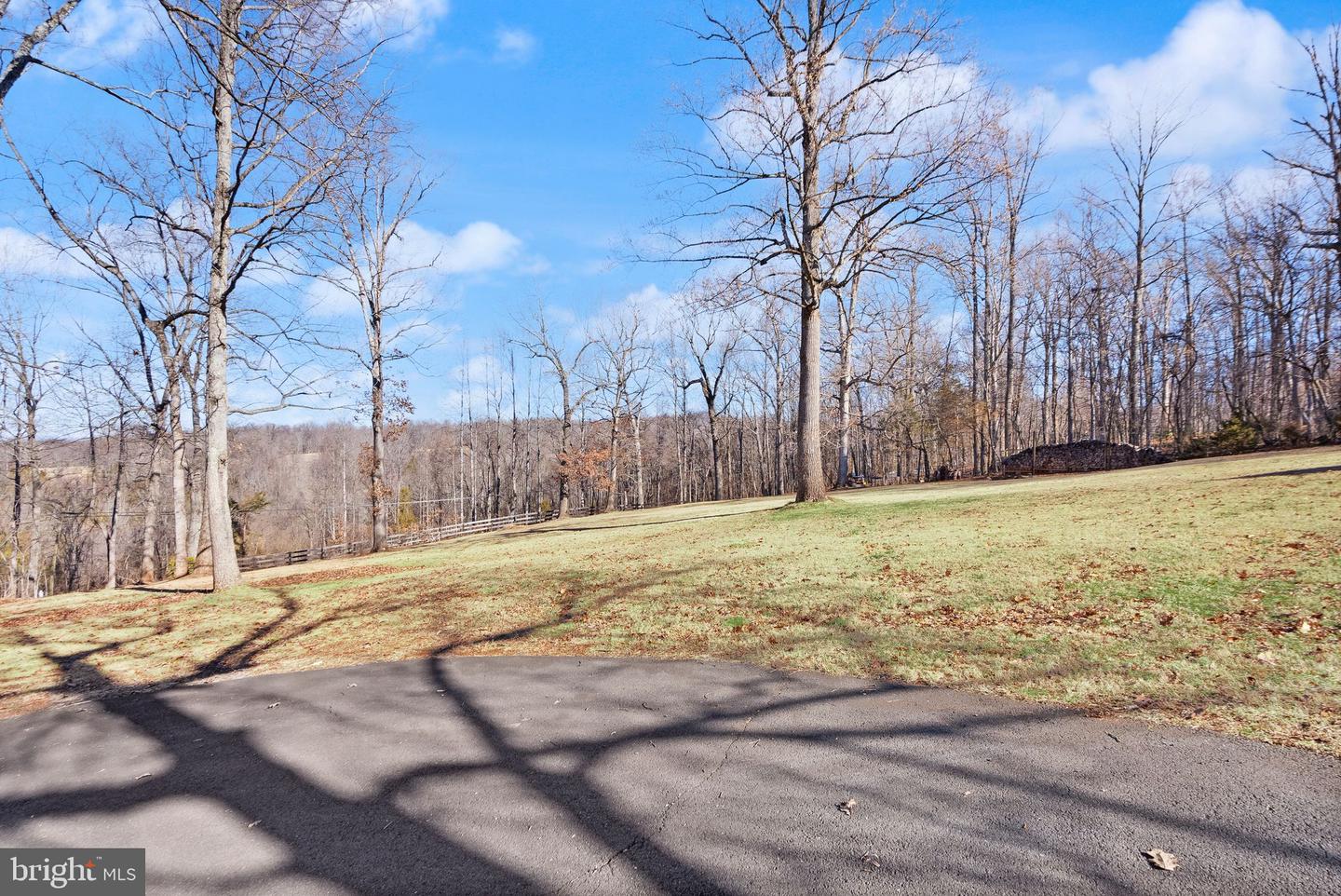 8089 Moormont Rd Property Photo 7