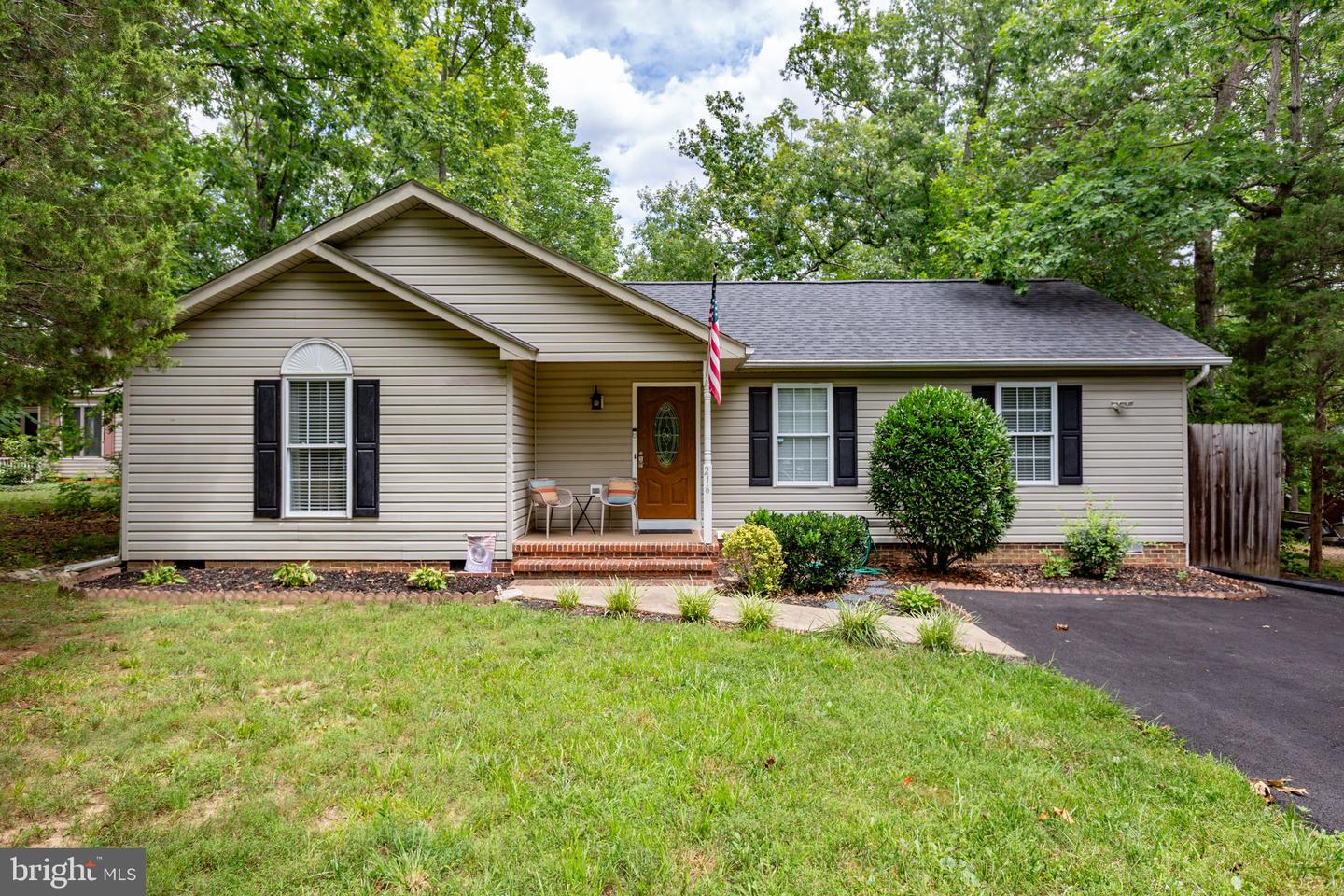 216 Fairfax Ln Property Photo 1