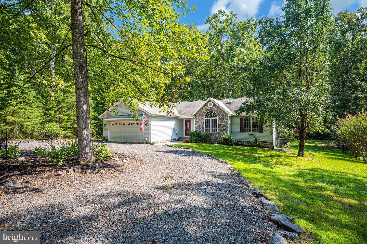 220 Creekside Dr Property Photo 2