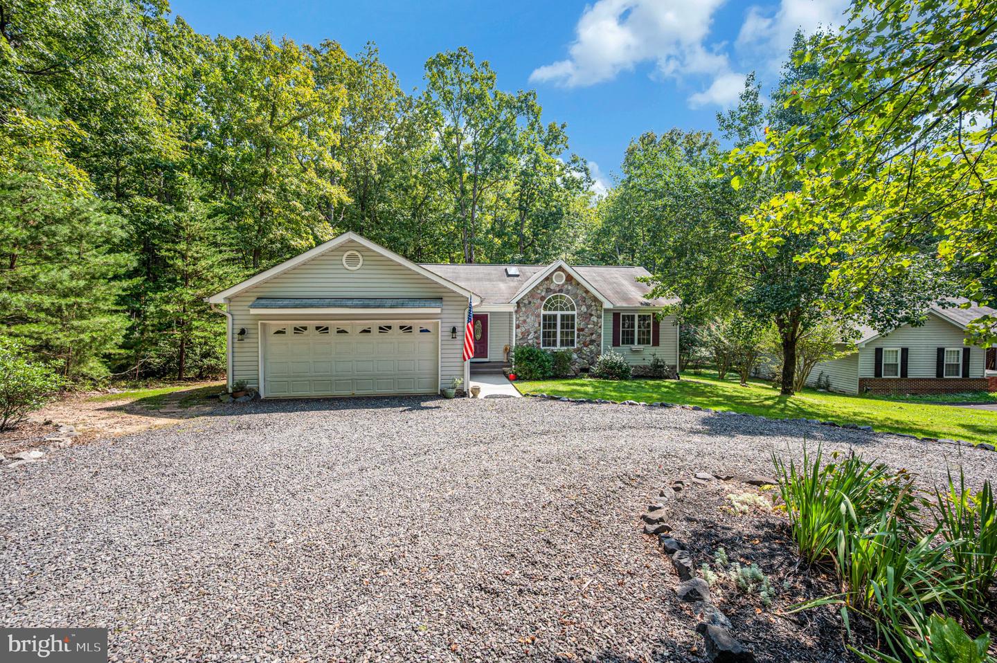 220 Creekside Dr Property Photo 3