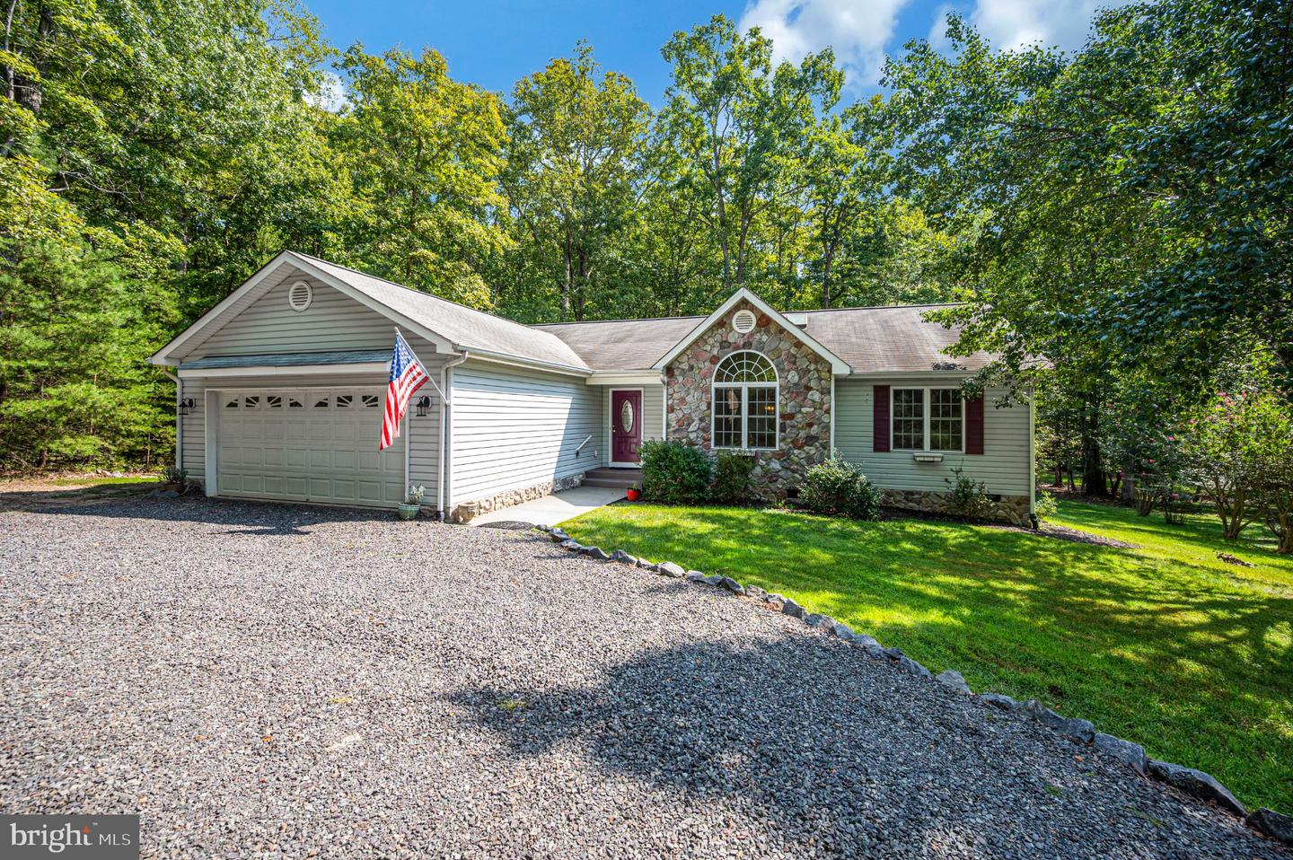 220 Creekside Dr Property Photo 4