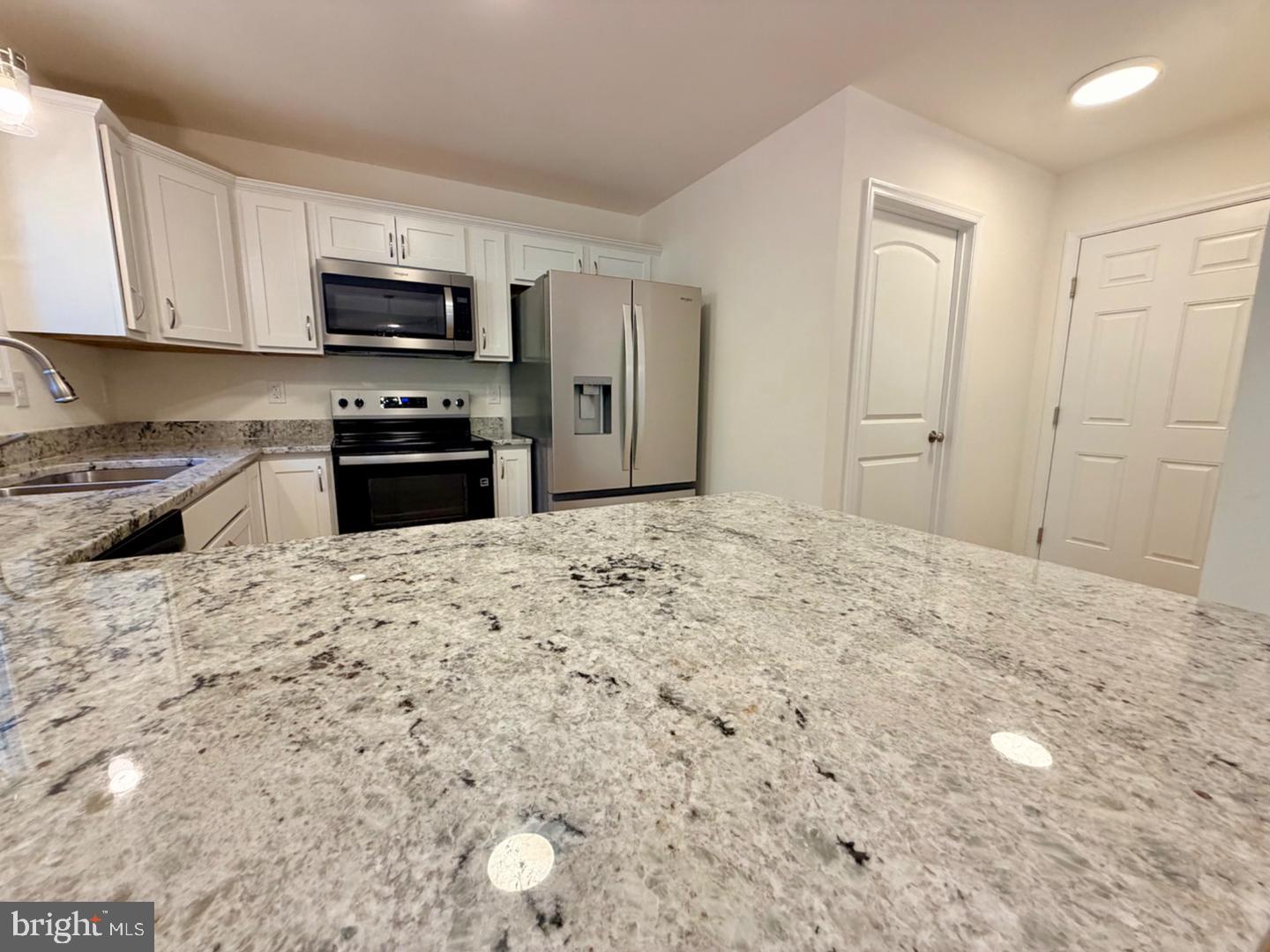 12256 Autumn Ridge Ln Property Photo 3