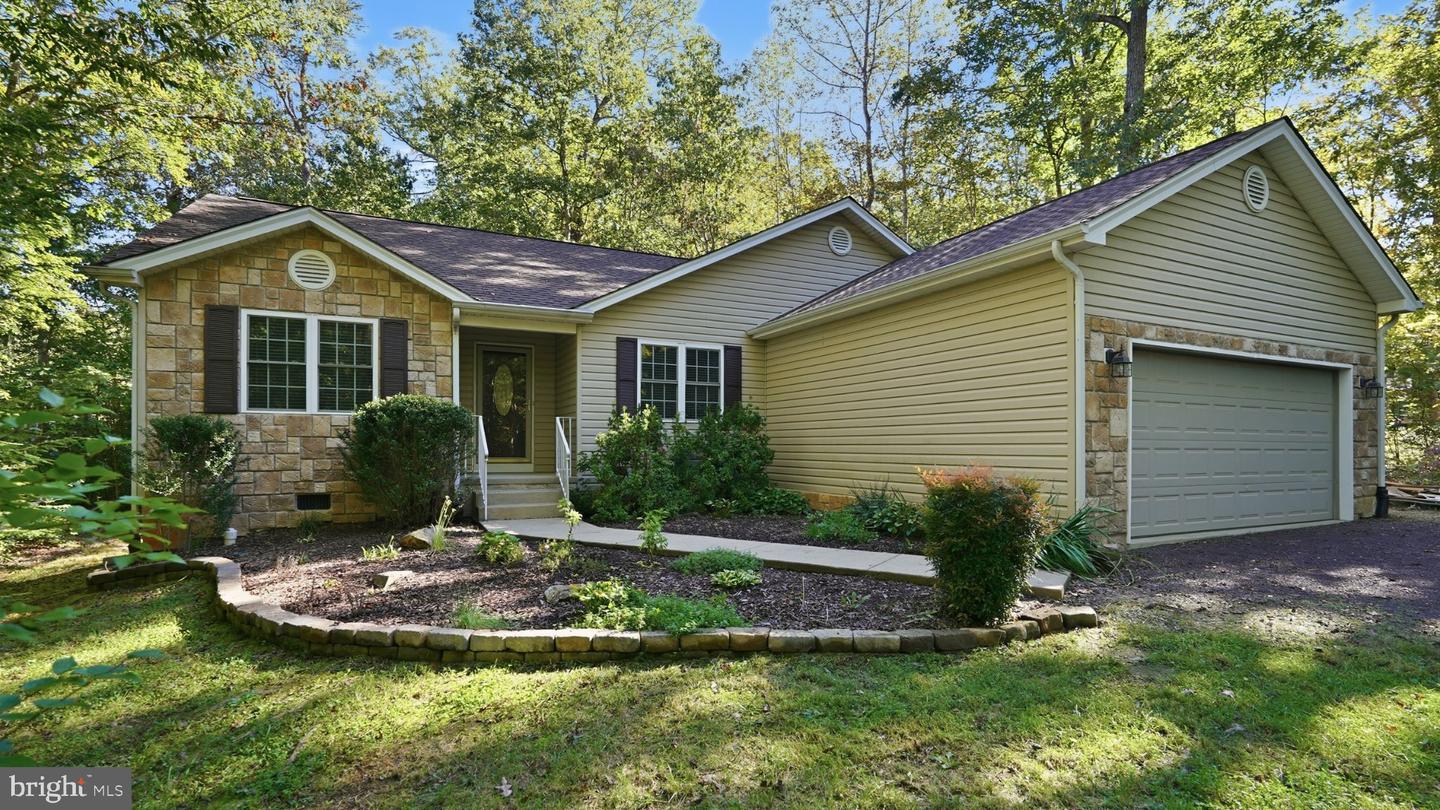 102 ELM CT Property Photo 1