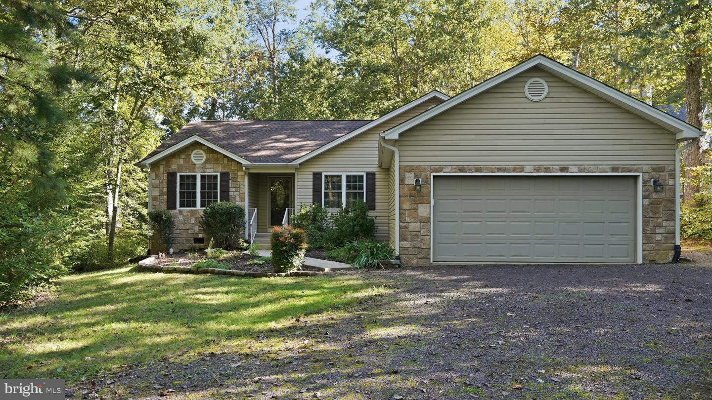 102 Elm Ct Property Photo 2