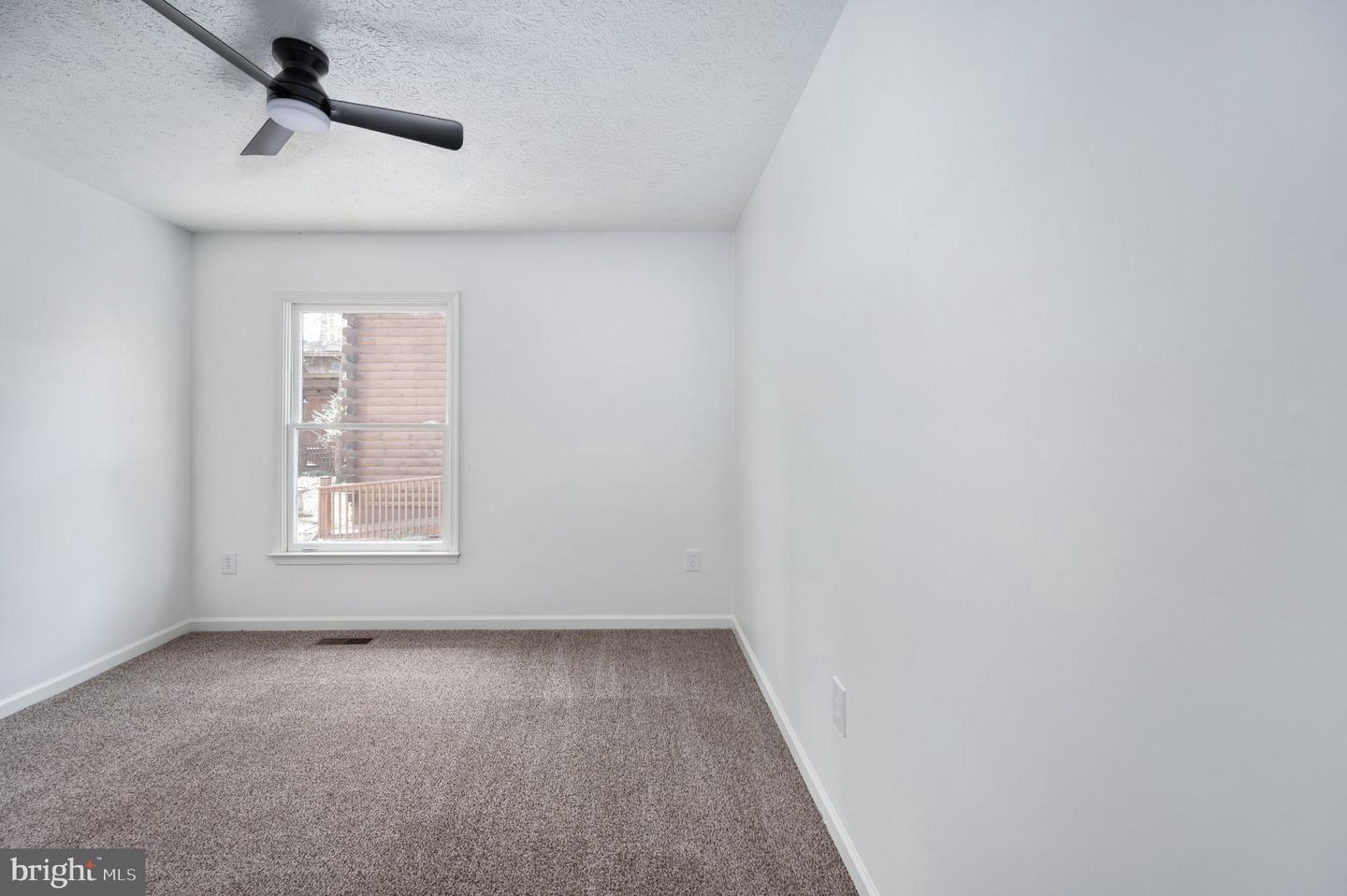 119 Larkspur Ln Property Photo 21