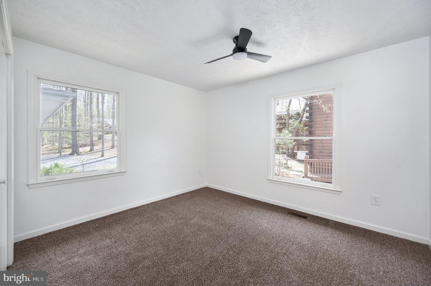 119 Larkspur Ln Property Photo 23