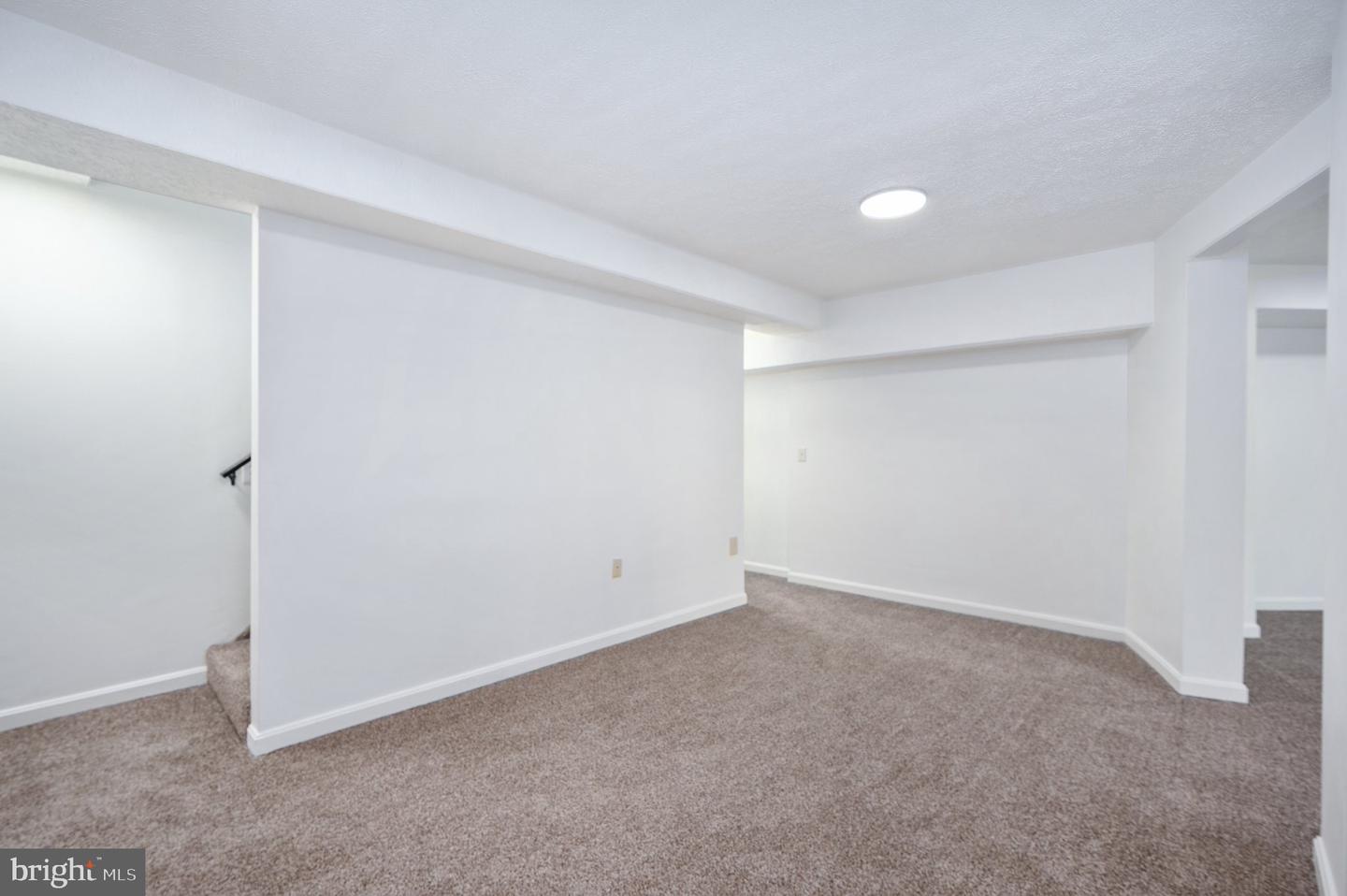 119 Larkspur Ln Property Photo 33