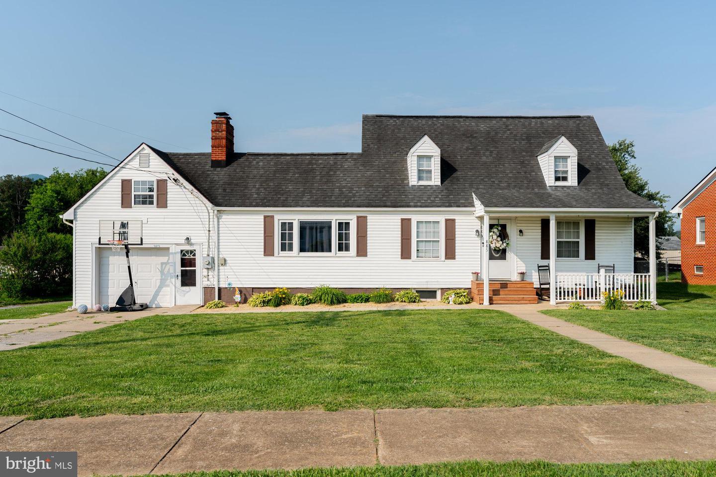 885 W MAIN ST