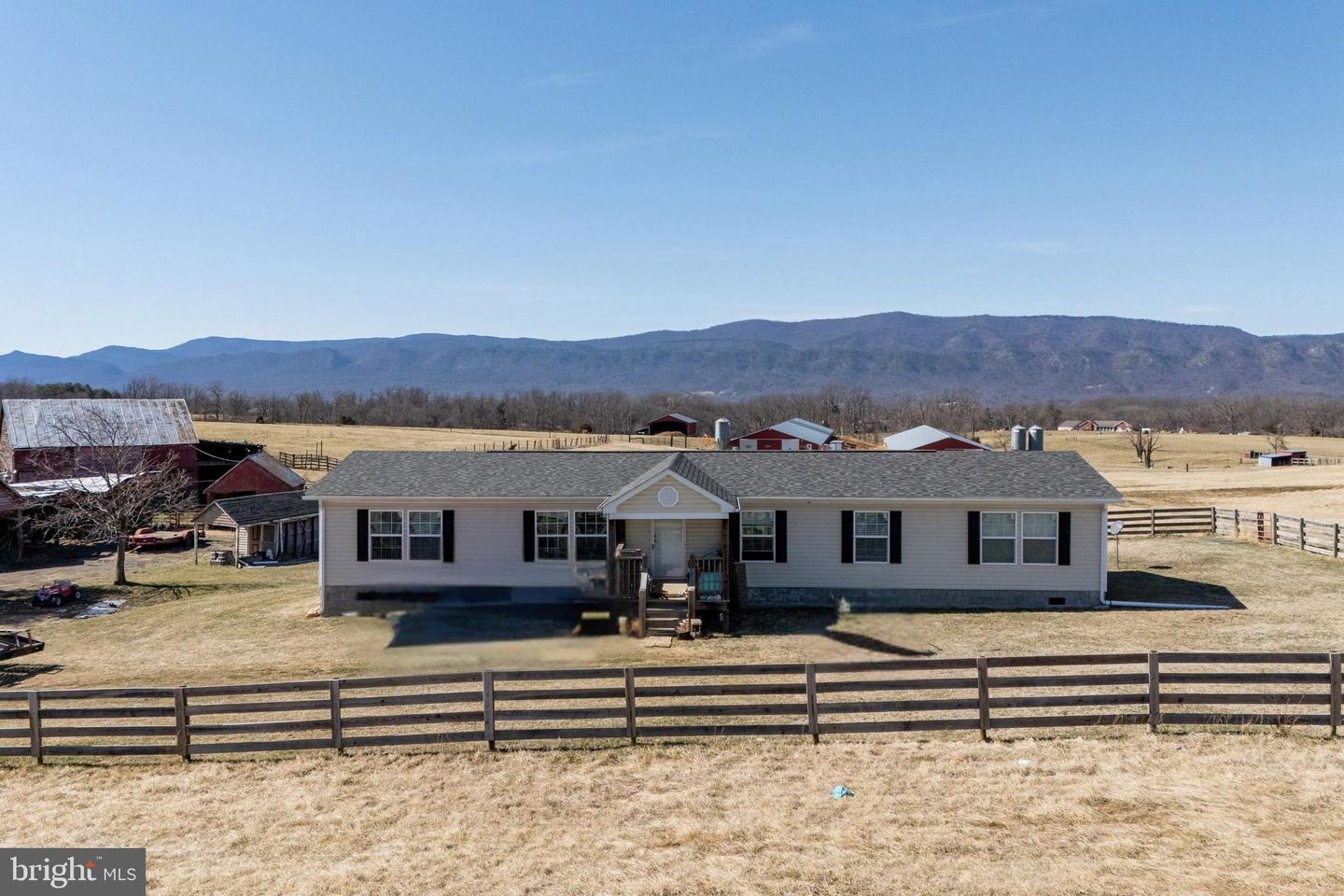 424 Fleeburg Rd Property Photo