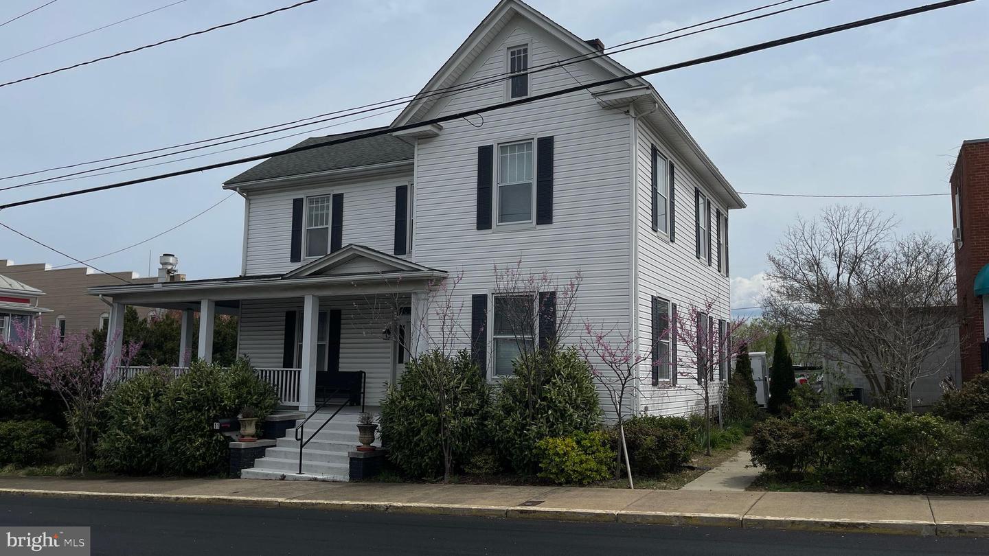 11 S Court St Property Photo 1