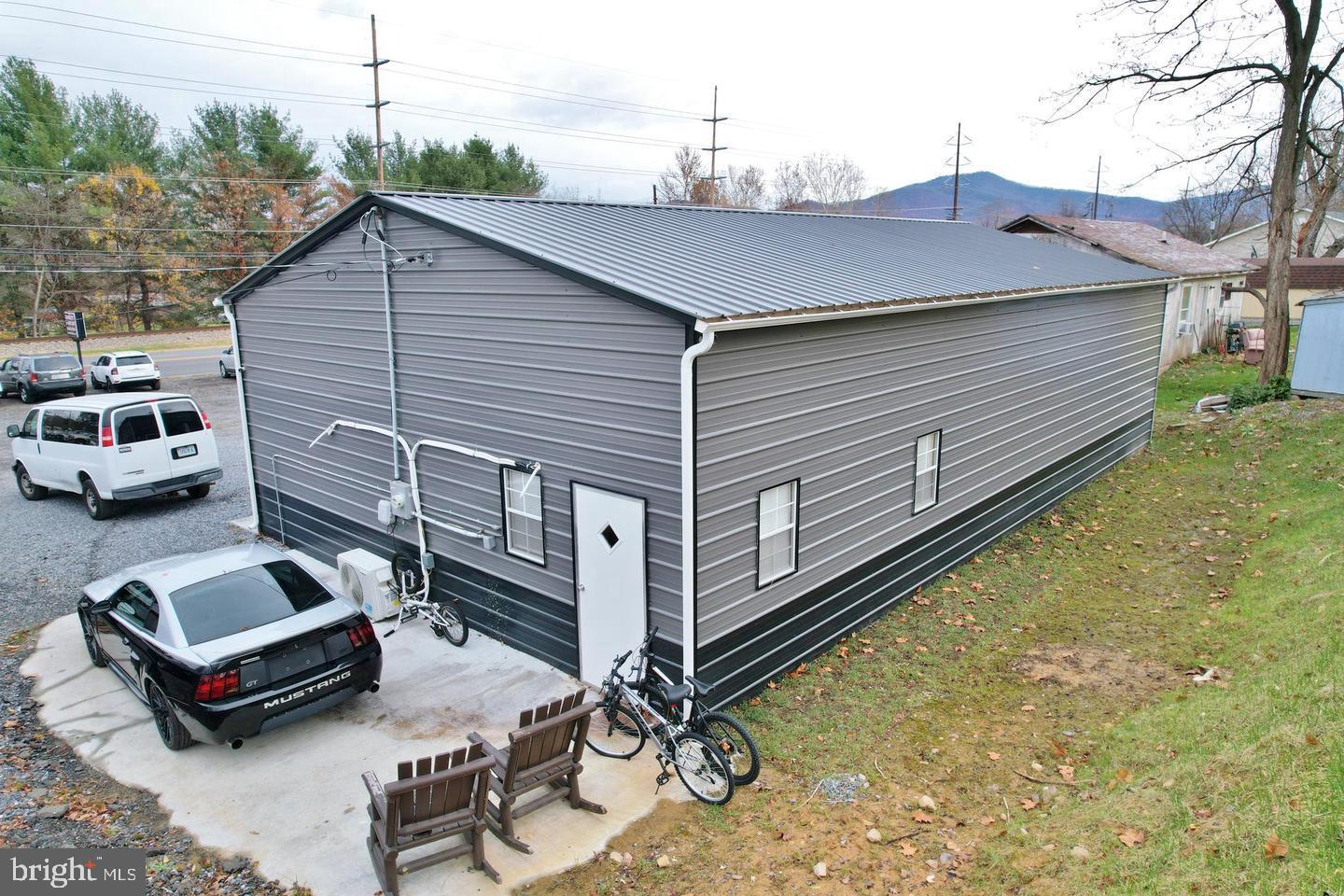 1326 E Main St Property Photo 4
