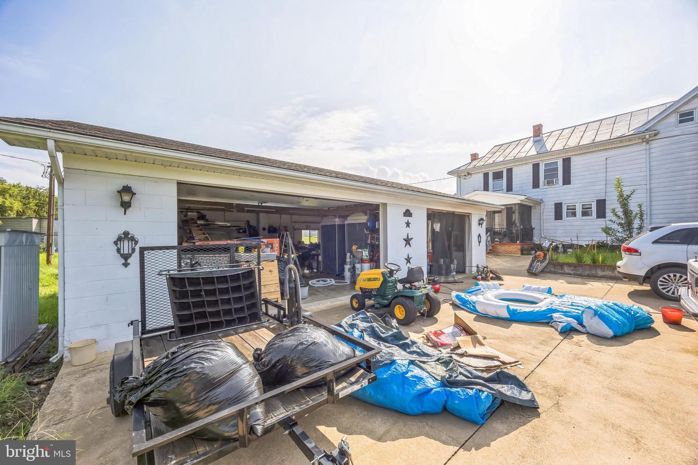 221 Kite Hollow Rd Property Photo 4