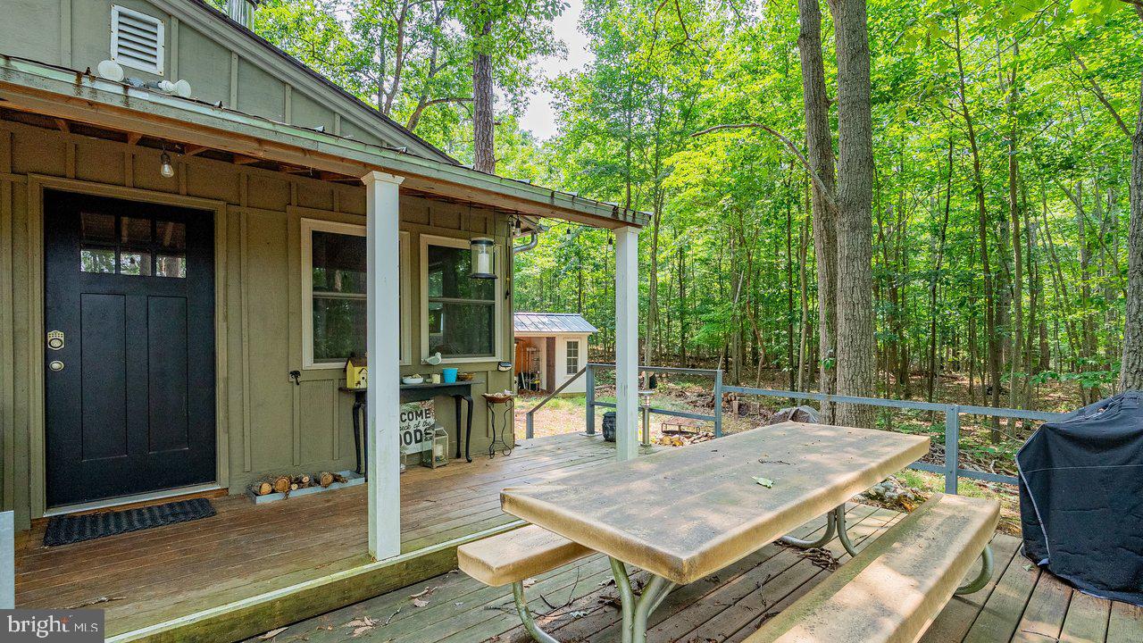 345 Wildwood Ln Property Photo 4