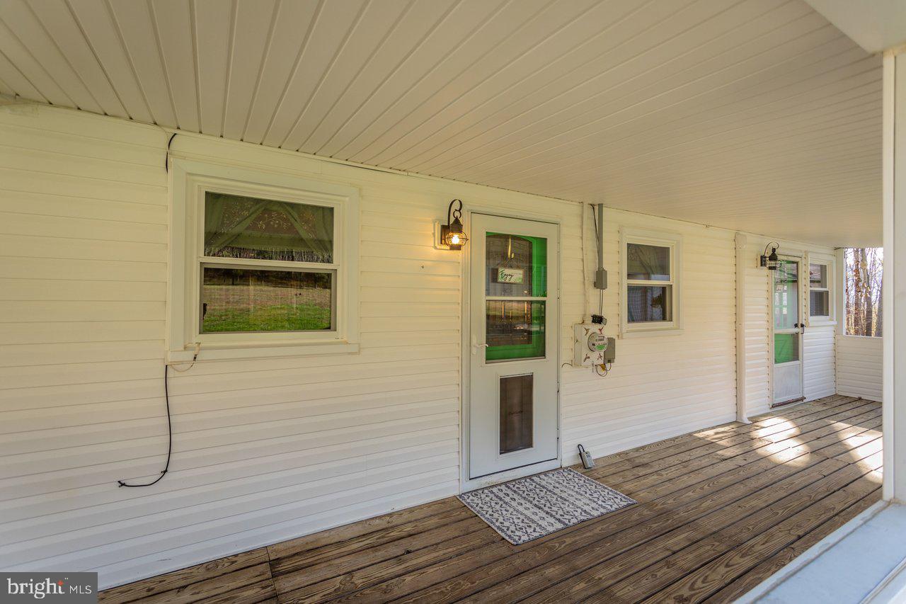160 Gale Ln Property Photo 48