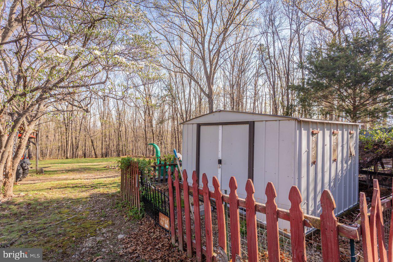 160 Gale Ln Property Photo 54