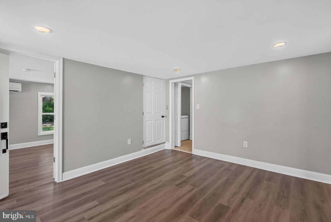 577 Pond Ave Property Photo 6