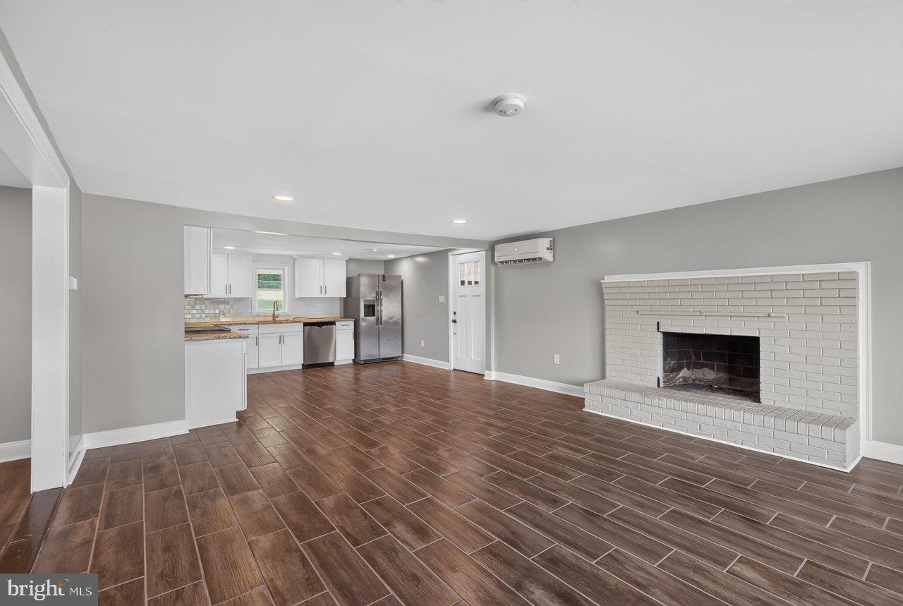 577 Pond Ave Property Photo 11