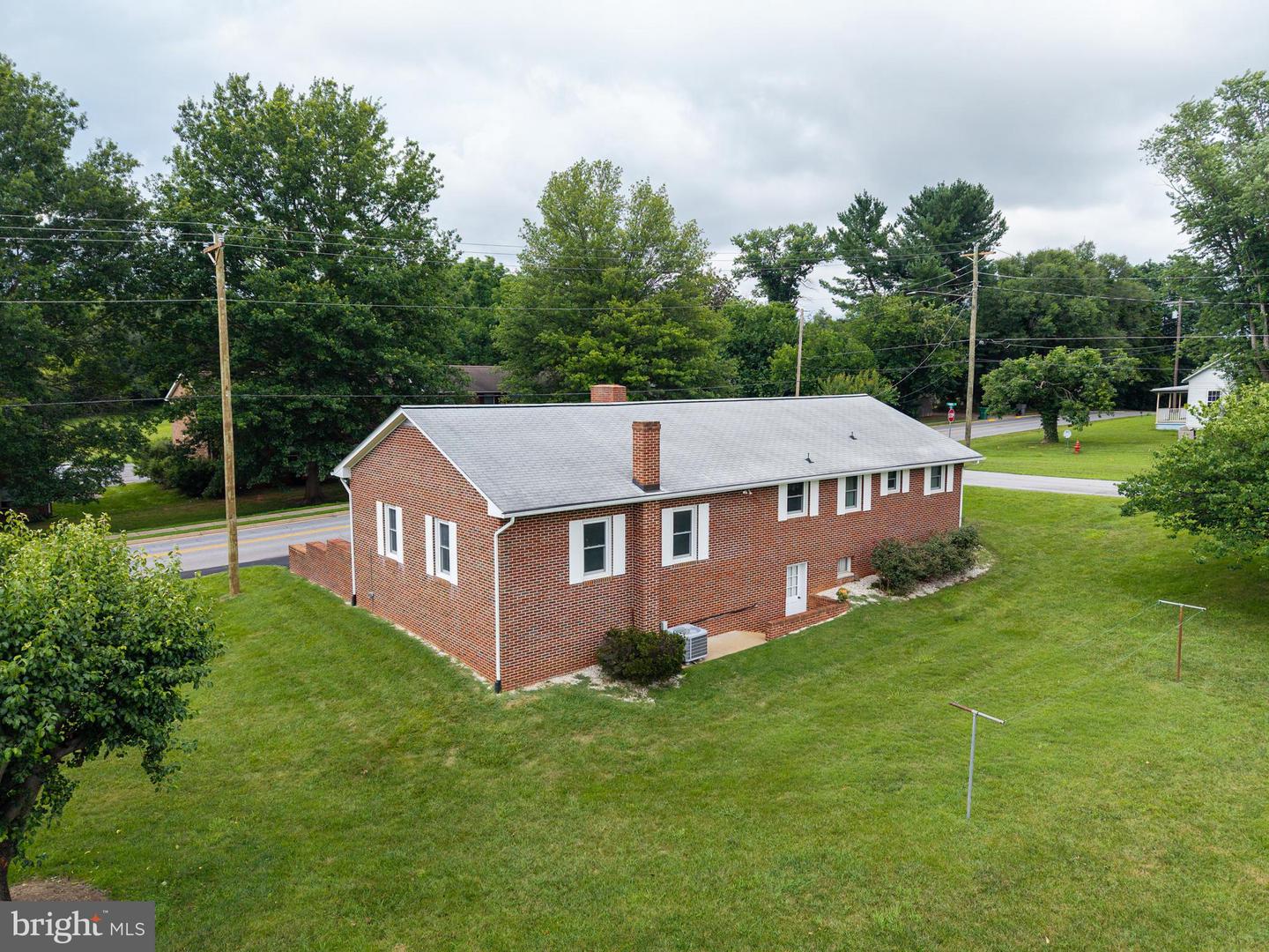 201 First St Property Photo 2