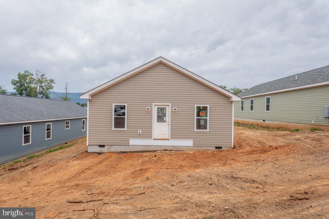 391 Trenton Ave. Property Photo 2