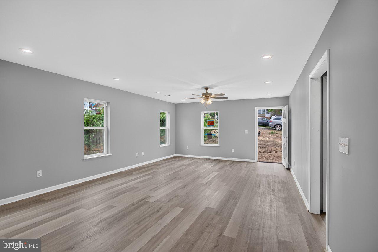 391 Trenton Ave. Property Photo 4