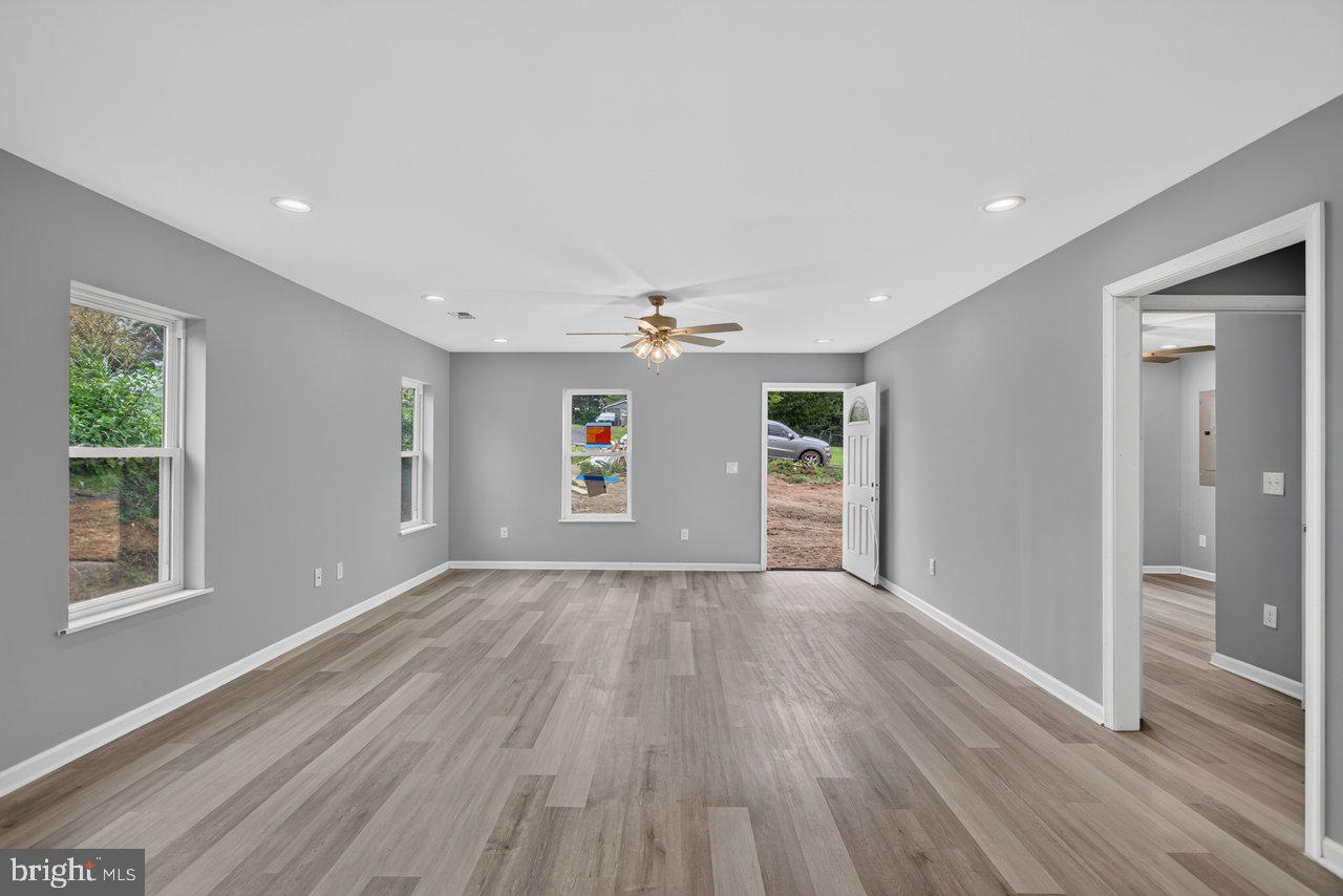 391 Trenton Ave. Property Photo 5