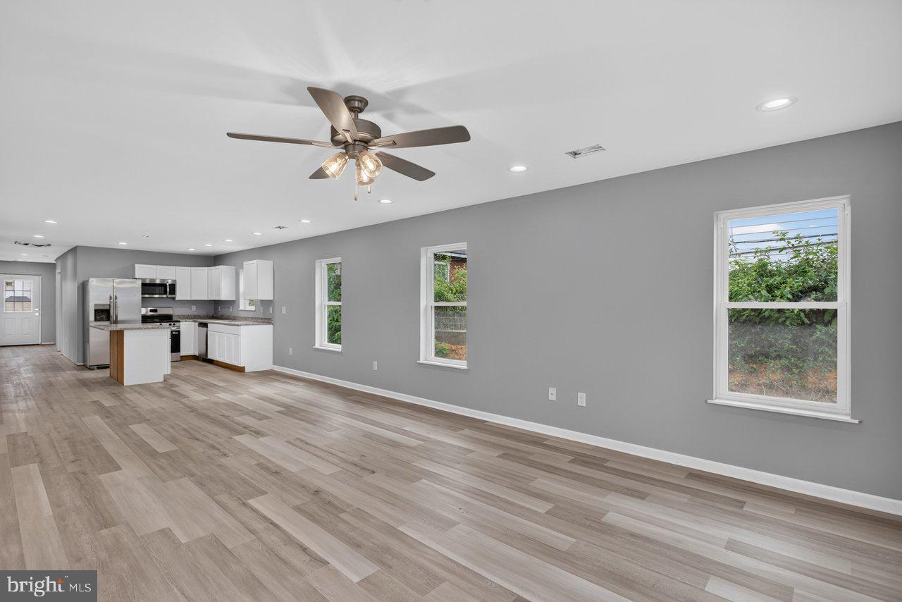 391 Trenton Ave. Property Photo 6