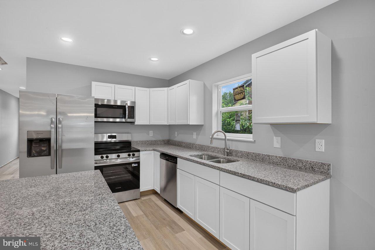391 Trenton Ave. Property Photo 10