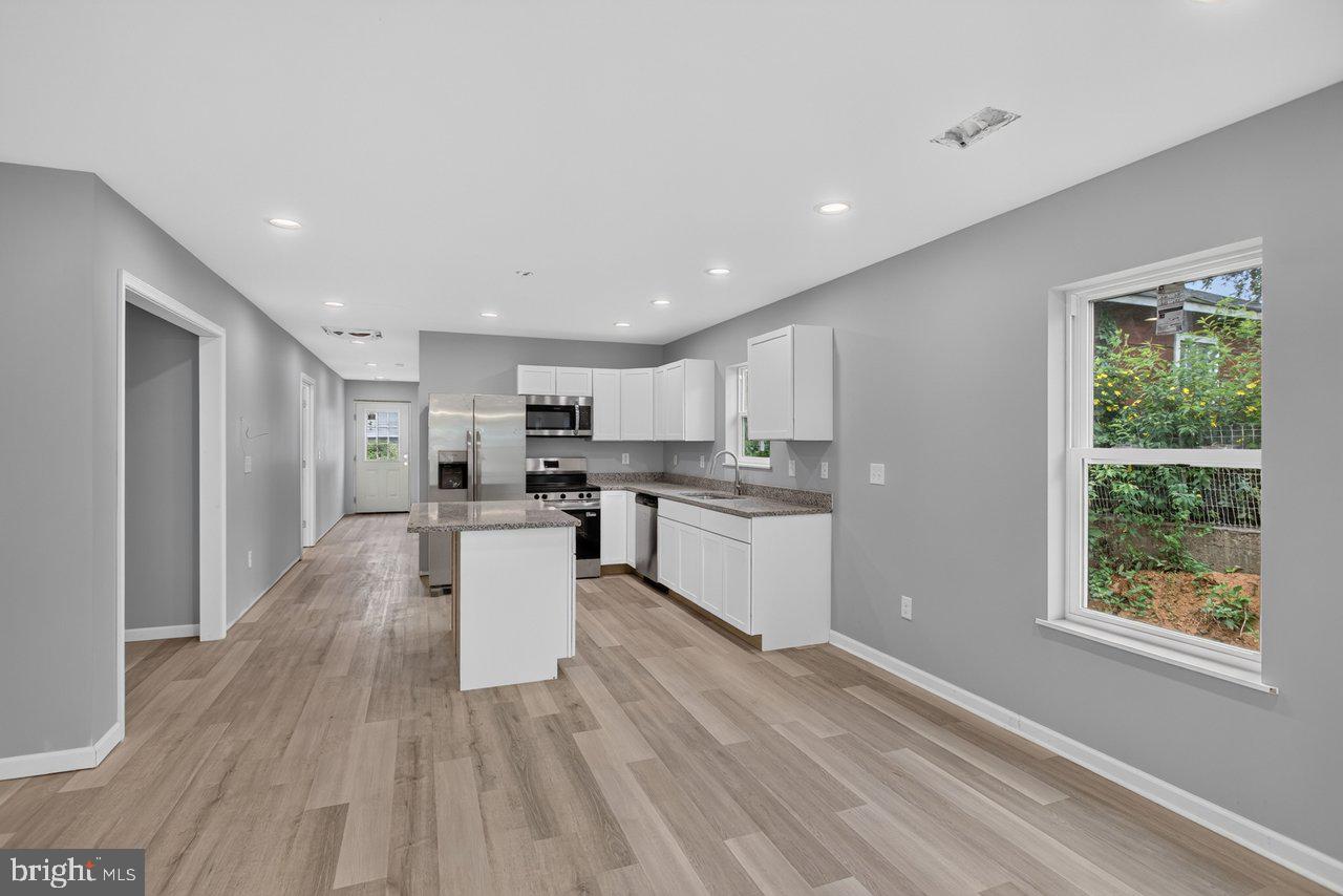 391 Trenton Ave. Property Photo 12
