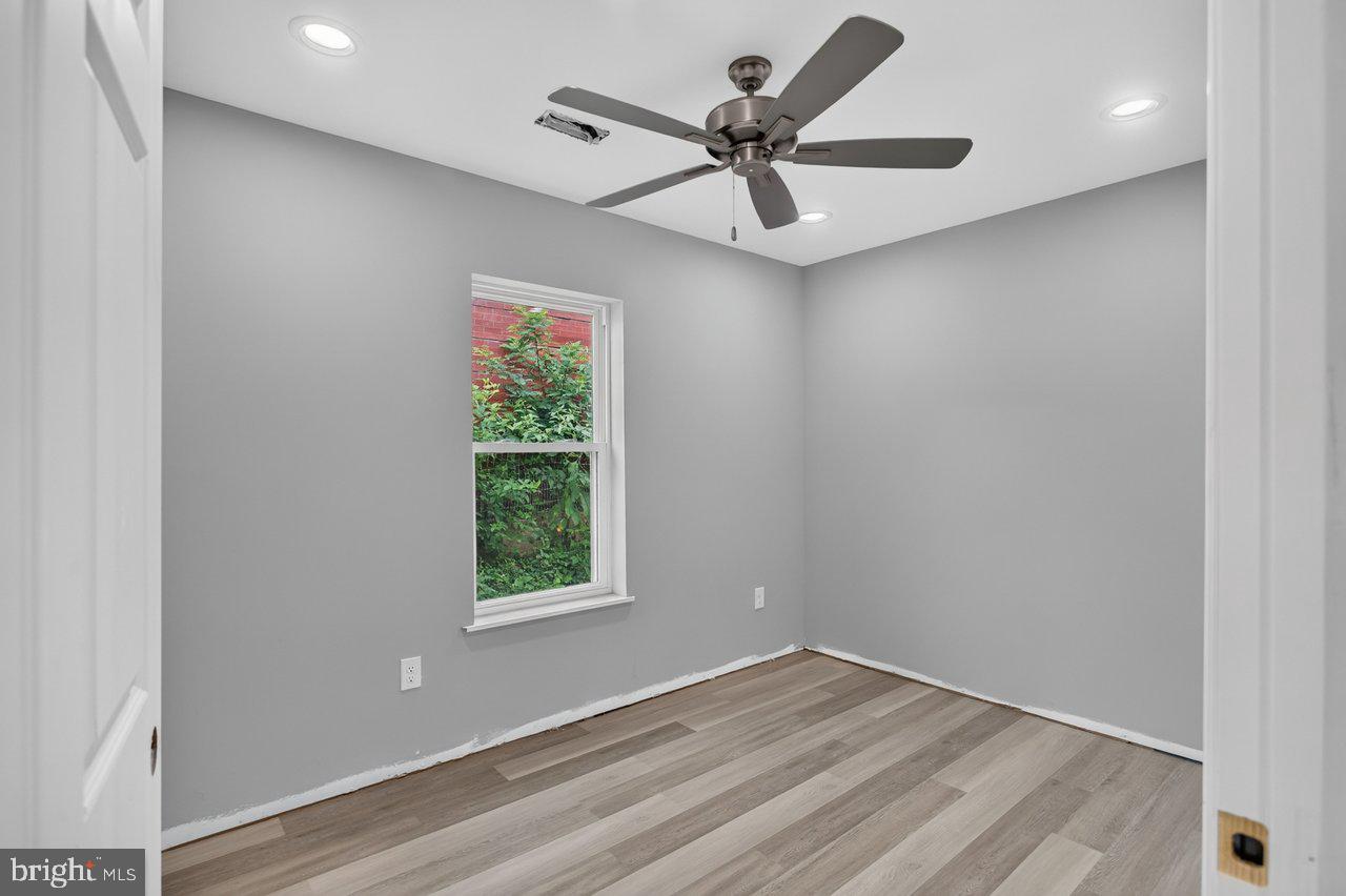 391 Trenton Ave. Property Photo 22