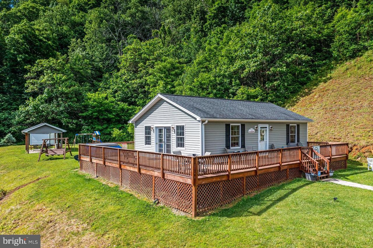 897 Helms Rd Property Photo 5