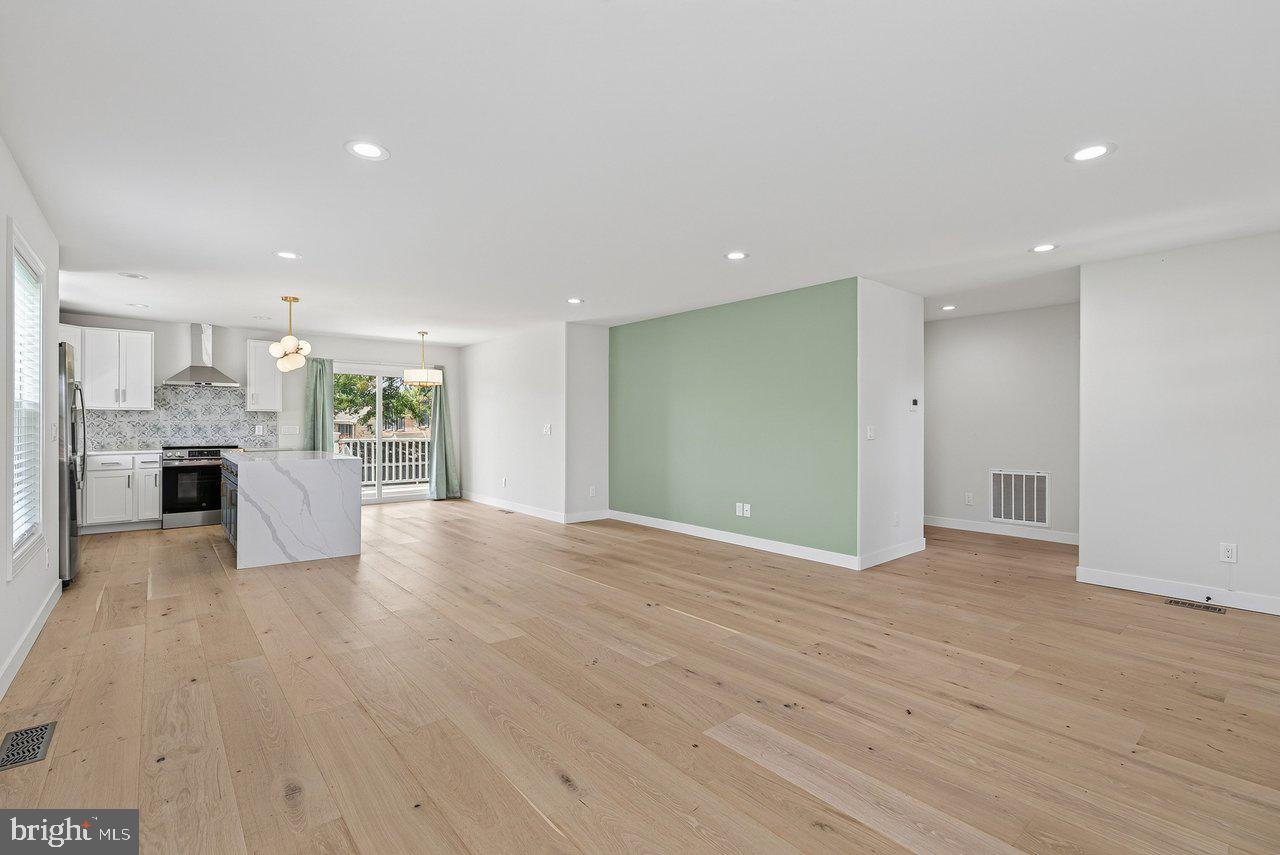 320 Eighth Ave Property Photo 8