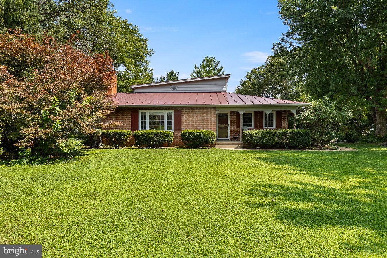 577 Old Farm Rd Property Photo 1