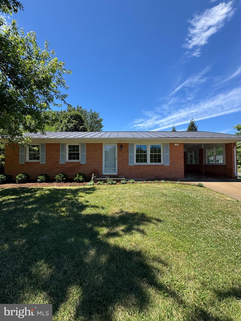 2 Springcrest Dr Property Photo 1
