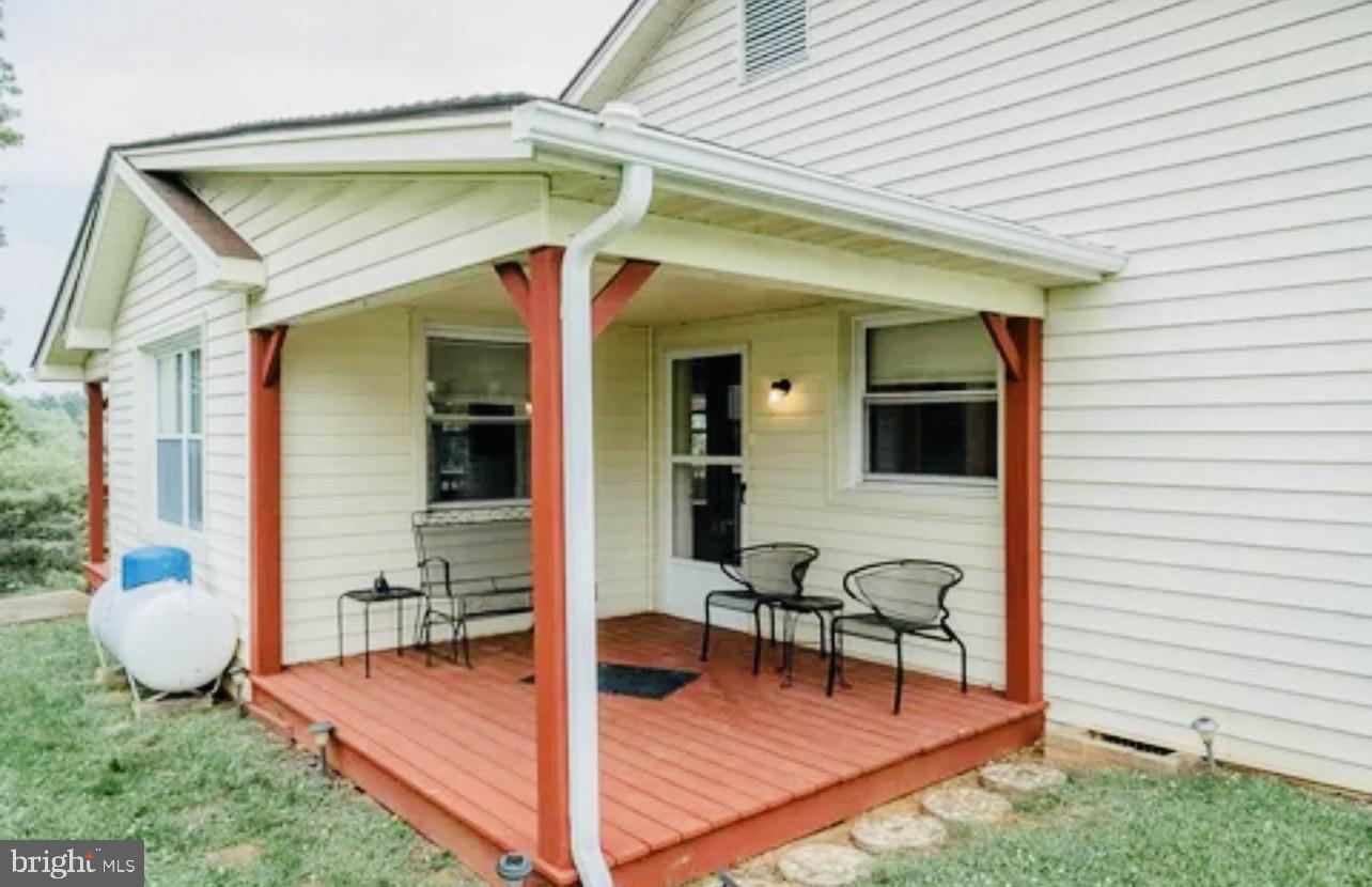 10 Nunn Ln Property Photo 2
